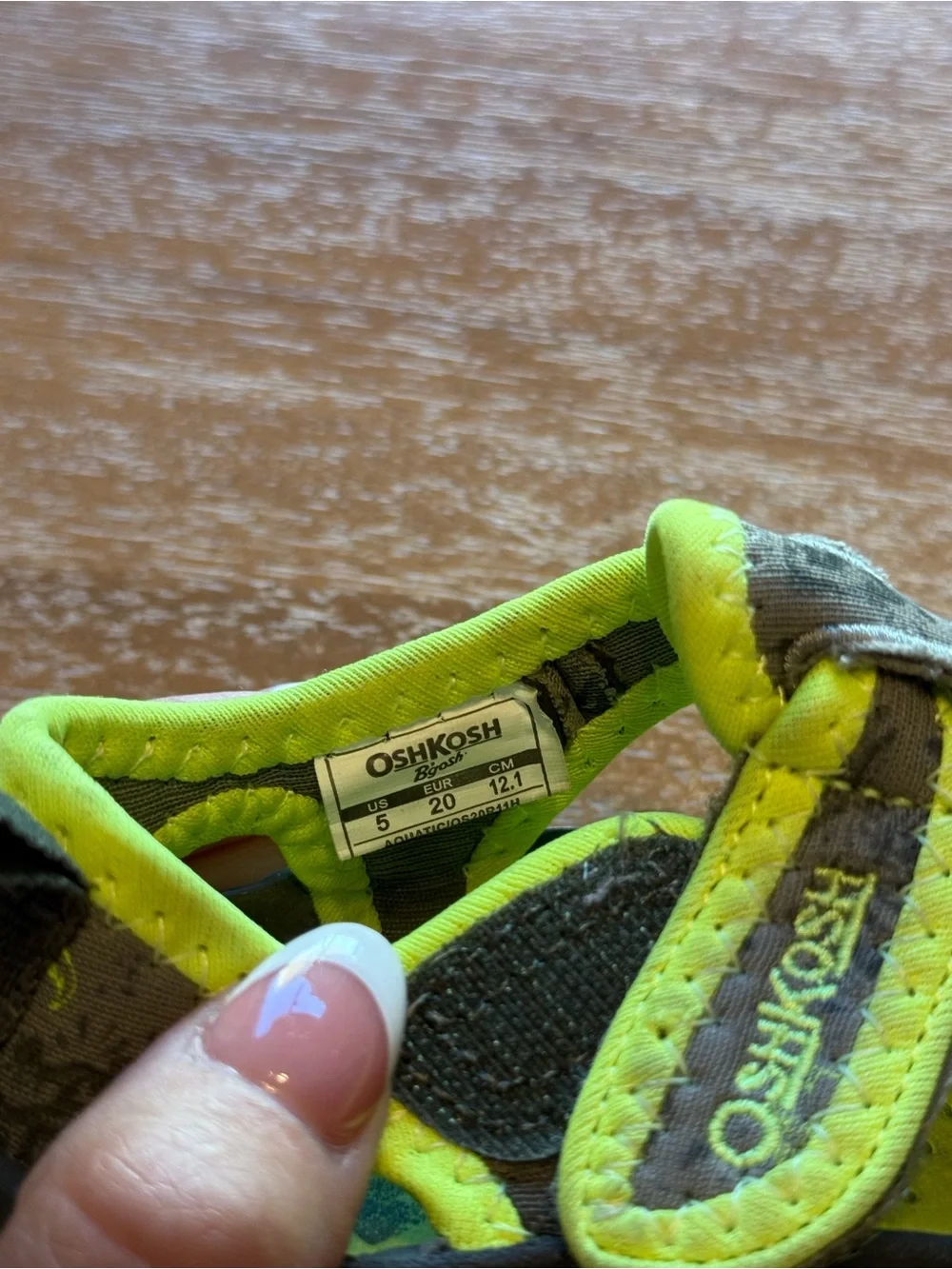 Osh Kosh dinosaur Water-Friendly Sandals in Neon Yellow and Gray size 5